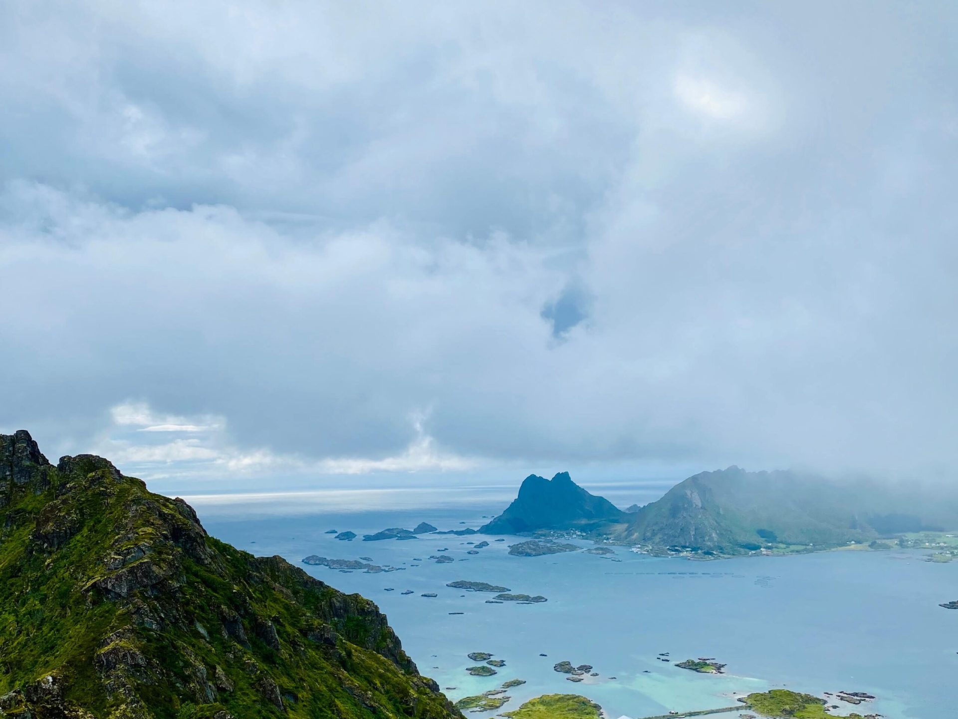 Bilde av fjell og sjø